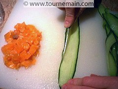 Rouleaux de concombre au saumon - étape 3